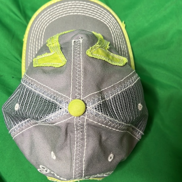 True Religion 🧢 - Picture 3 of 5